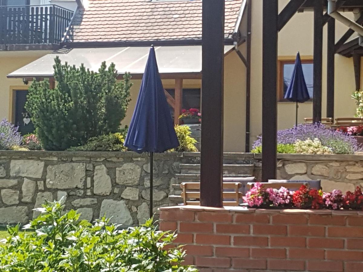 Huber Panzio Bed & Breakfast Fertőrákos Екстериор снимка