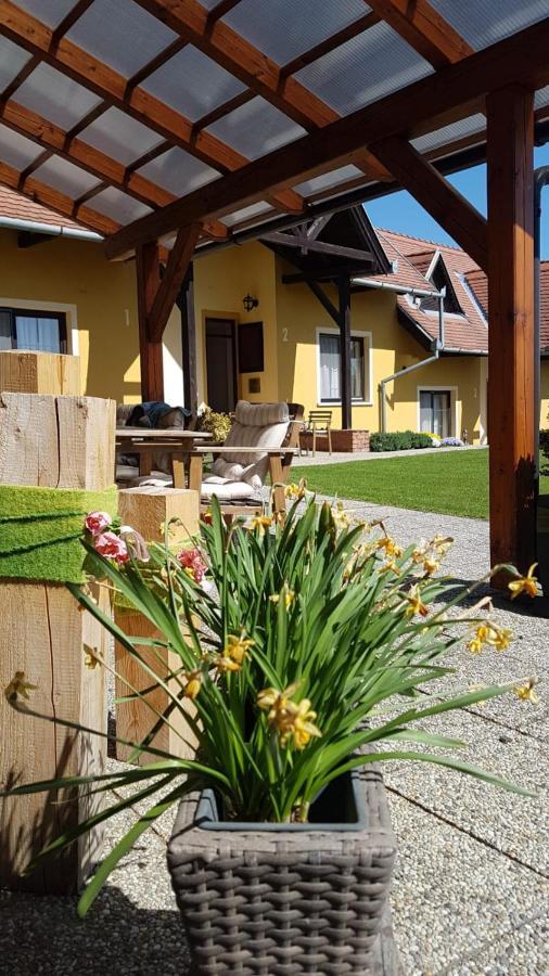 Huber Panzio Bed & Breakfast Fertőrákos Екстериор снимка