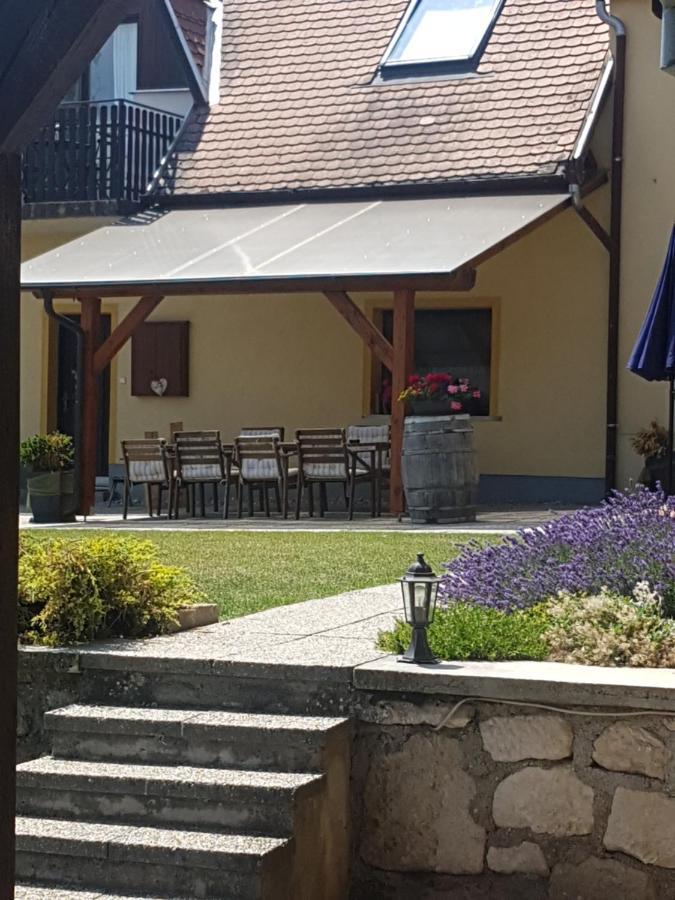Huber Panzio Bed & Breakfast Fertőrákos Екстериор снимка