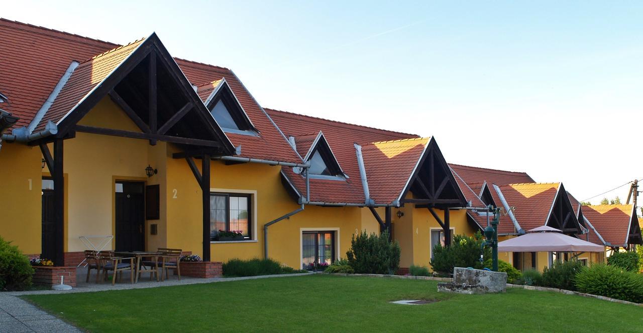 Huber Panzio Bed & Breakfast Fertőrákos Екстериор снимка